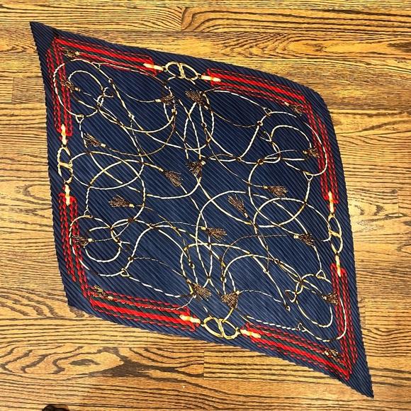 Pleated Navy Red Equestrian Rope Chain Neck Scarf Diamond Shape 35 Diagonal Luxe - Picture 3 of 9